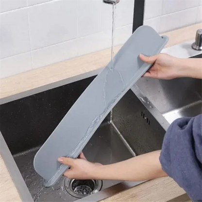Silicone Sink Splash Guard With Suction – Flexible Water Splash Stopper for Kitchen & Bathroom Faucets, Countertops & Cleaning Protection