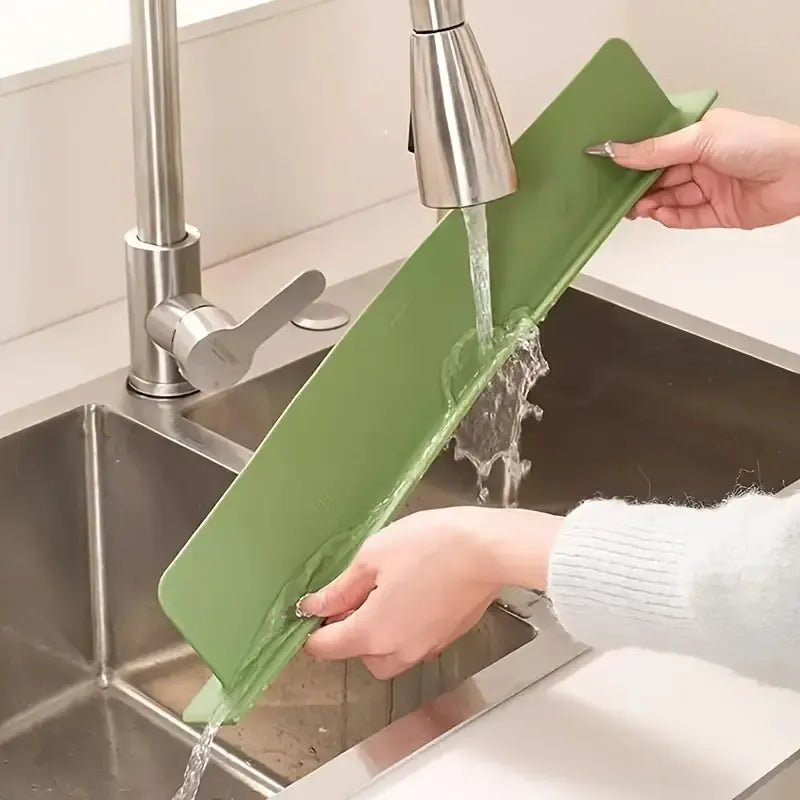 Silicone Sink Splash Guard With Suction – Flexible Water Splash Stopper for Kitchen & Bathroom Faucets, Countertops & Cleaning Protection